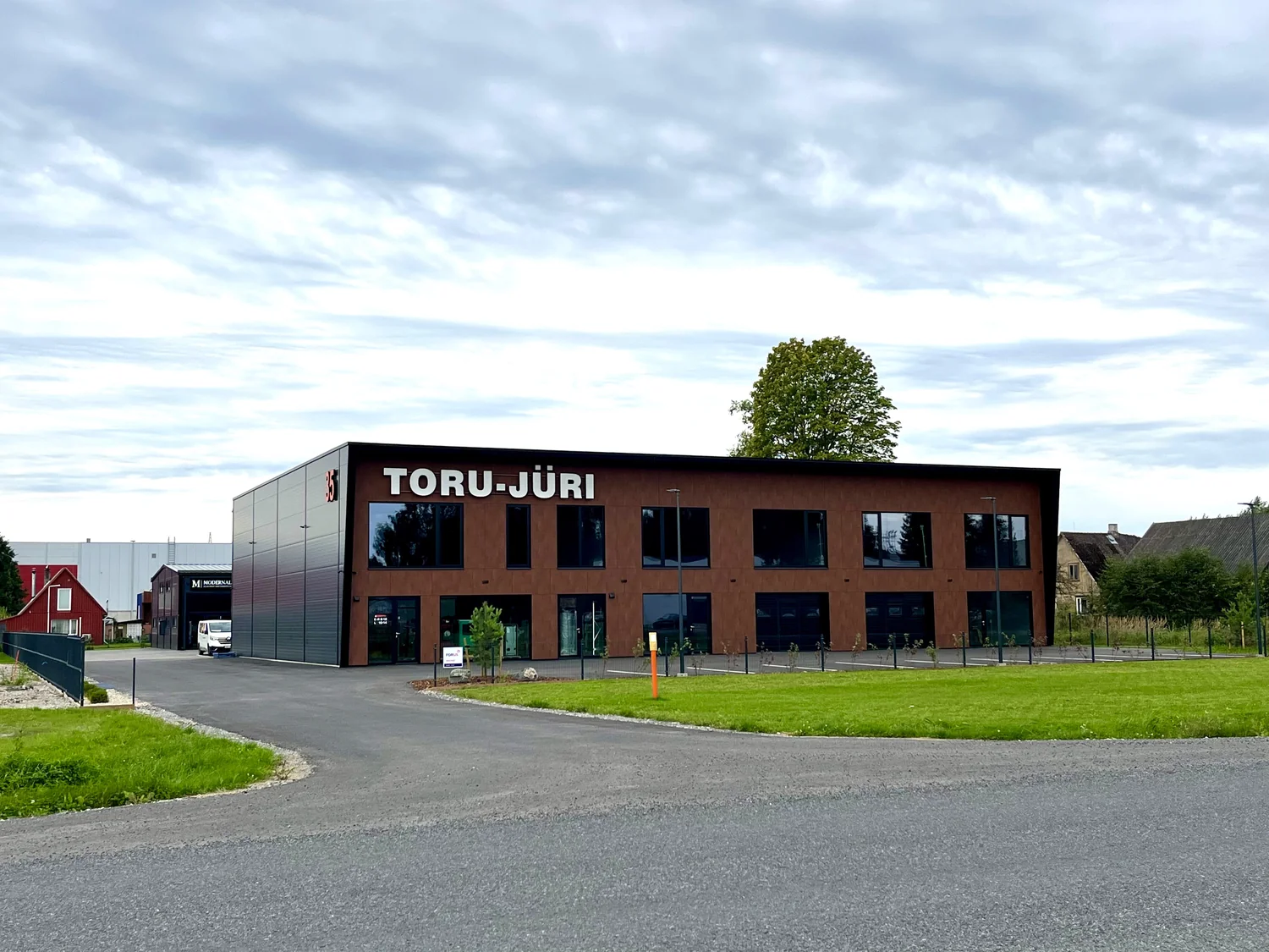 Toru-Jüri Pärnu kauplus on nüüd uues asukohas – Savi 35 Kütteseadmed Sanitaartehnika Soojuspumbad Puidukatlad Korstnad Radiaatorid Boilerid Torud Tarvikud